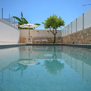 Carlotta Con Piscina Italia