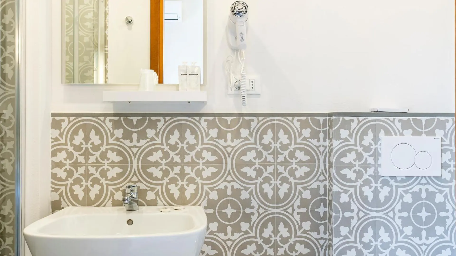 Hotel Corallo Castiglioncello 3*,  Italy